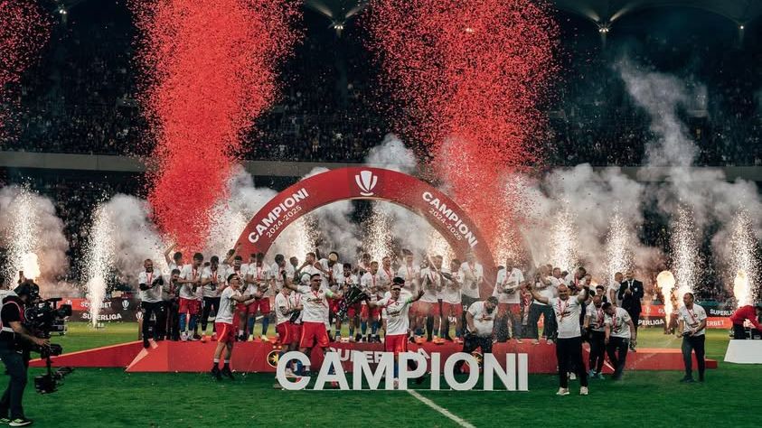 „Sărbătoare în culorile echipei! FCSB sărbătorește trofeul și se îndreaptă spre Piața Constituției” 1 live blog fiesta ros albastra fcsb a primit trofeul si porneste spre piata constitutiei 6828f2ba5094b