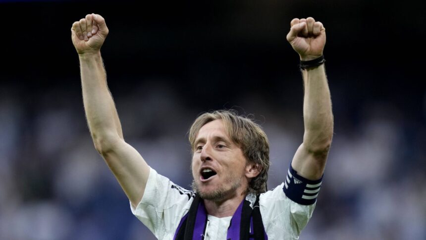 Luka Modric, alături de un internațional român?! Oportunitate surprinzătoare pentru starul croat 1 luka modric coleg de echipa cu un international roman oferta nesperata pentru mijlocasul croat 6832d9ab4c50e