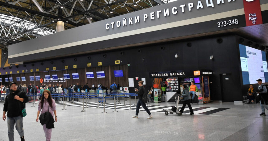 Aeroporturi din Rusia, sub asediu: sute de zboruri suspendate din cauza atacurilor cu drone. 1 mai multe aeroporturi rusesti au fost inchise pe fondul atacurilor cu drone sute de zboruri anulate 681b4948aafb0
