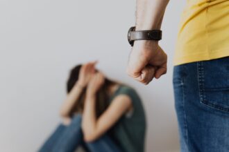 mangalia inchisoare cu executare pentru un barbat care si ar fi agresat sotia in parcul din costinesti femeia tinea in brate un copil iata cat va sta individul in penitenciar 681ec2baa9798