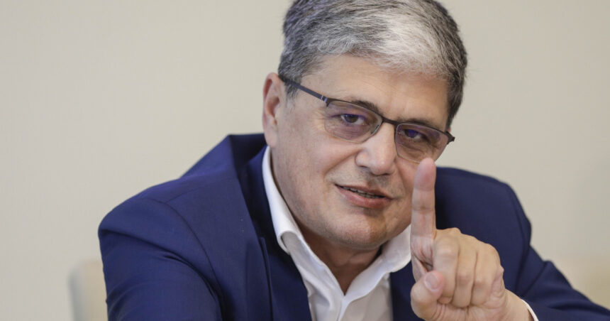 Marcel Boloş dezvăluie planuri de investiție de 260 milioane de euro pentru modernizarea rețelelor inteligente de electricitate. 1 marcel bolos anunta investitii de 260 milioane de euro in retele inteligente de distributie si transport al energiei electrice 68360a795f979