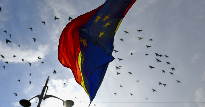 „Defilare pentru Europa: Vineri, Bucureștiul și marile orașe se unesc de Ziua Europei. „Trebuie să ne facem auziți!” 1 mars pro european vineri in bucuresti si in alte orase mari din tara de ziua europei vocea noastra trebuie sa fie mai puternica 681db67a3fdaa