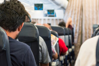 masura in premiera luata de o companie aeriana obiectul care trebuie sa fie tot timpul la vedere in avion 683298f02d03c