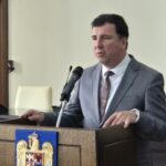 Strategii pentru fluidizarea circulației pe DN 39, în apropiere de Eforie: Se vor monta patru semafoare pentru vehicule și opt pentru pietoni. 2 masuri pentru descongestionarea traficului pe dn 39 in zona eforie vor fi instalate patru semafoare pentru autoturisme si opt pentru pietoni 6836d2112975c