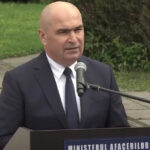„Ilie Bolojan: Apelul Președintelui Interimar - Viitorul națiunii depinde de voi!” 2 mesajul presedintelui interimar ilie bolojan la iesirea din sectia de vot destinul tarii noastre este in mainile voastre 68297a0156831