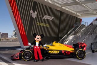 mickey mouse intra in lumea f1 682c846b0ccef