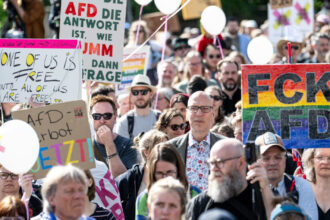 mii de persoane au demonstrat in germania pentru a cere interzicerea afd 68211226cc4c0