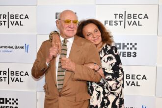 miliardarul barry diller rupe tacerea despre orientarea sa sexuala dupa 24 de mariaj cu diane von furstenberg au existat multi barbati in viata mea 681b353978ba2