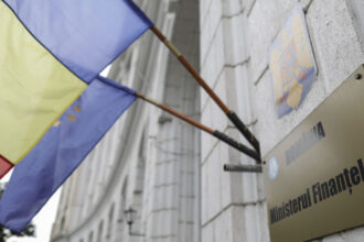 ministerul finantelor vrea sa imprumute sase miliarde lei in luna mai banii sunt pentru finantarea datoriei publice si a deficitului 6815a4dad5063