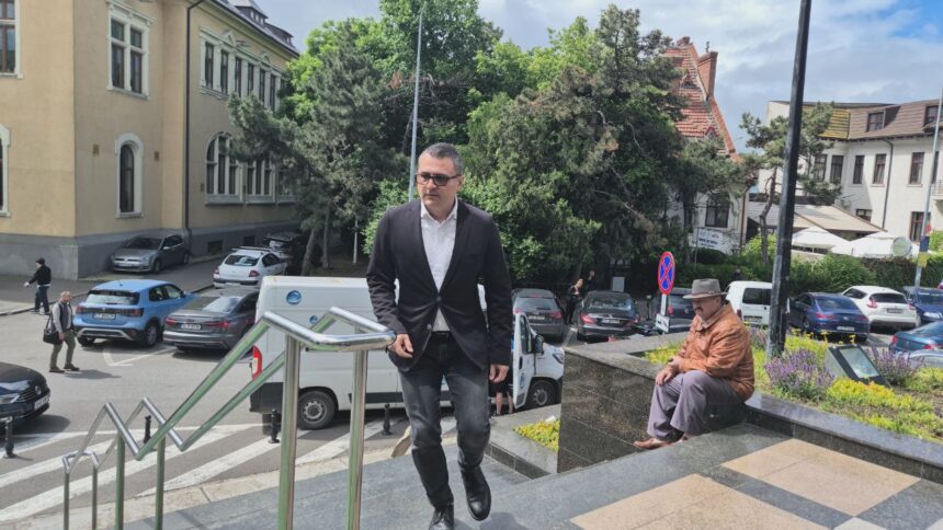 Dorinel Colgiu, șeful Goldterm Mangalia, eliberat de arestul la domiciliu, dar cu restricții de călătorie: Descoperă obligațiile sale! 1 minuta dorinel colgiu directorul goldterm mangalia a scapat de arestul la domiciliu nu are voie sa paraseasca tara iata ce obligatii mai are 6836d910096f3