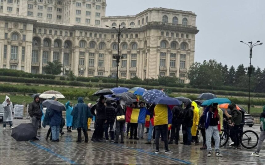 Suveranismul românesc se estompează: Protestul lui Simion, un eșec total – Mai mulți jandarmi decât susținători! 1 miscarea suveranista se topeste in romania protestul lui simion un dezastru mai multi jandarmi decat participanti 683466c979f65