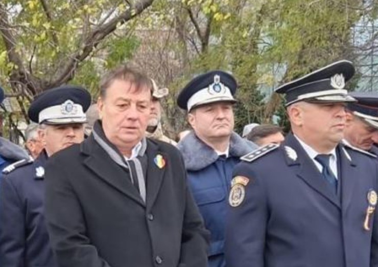 Mitroi își asumă meritele: Se mândrește cu livrarea microbuzelor electrice pentru școli în județ, deși nu a contribuit deloc! 1 mitroi a bagat din nou capul in poza se lauda cu livrarea microbuzelor electrice scolare in judet desi nu are nici un merit 68330705d9b33