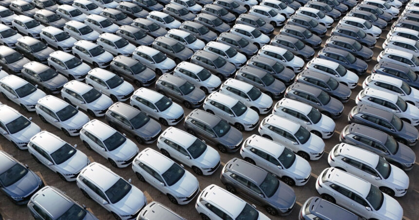 Revoluție pe piața auto europeană: BYD din China depășește Tesla la vânzările de mașini electrice! 1 moment de cotitura pentru piata auto din europa chinezii de la byd au vandut pentru prima data mai multe masini electrice decat tesla 682f2335afb9b