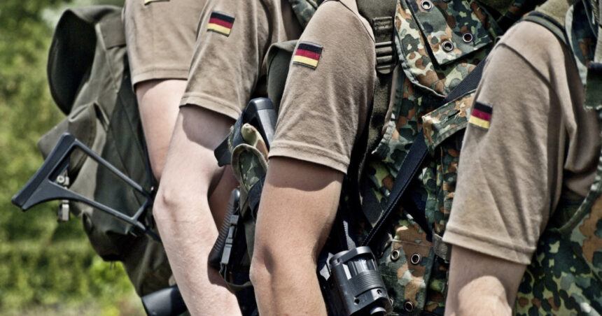 NATO solicită Germaniei să contribuie cu încă 7 brigăzi în conformitate cu noile obiective, conform informațiilor de la surse bine informate. 1 nato va cere germaniei sa furnizeze inca 7 brigazi aliantei in baza noilor tinte potrivit unor surse 6837517b40767