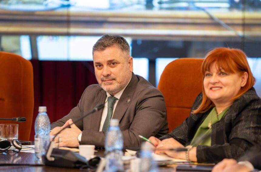 Negoi (USR) denunță amenințările venite din partea susținătorilor lui Simion: „Cine nu împărtășește aceleași idei este considerat inamic și merită să fie pedepsit!” 1 negoi usr condamna mesajele de amenintare ale sustinatorilor lui simion cine nu gandeste ca ei sunt dusmani si trebuie sa mearga la canal 6822032c0231b