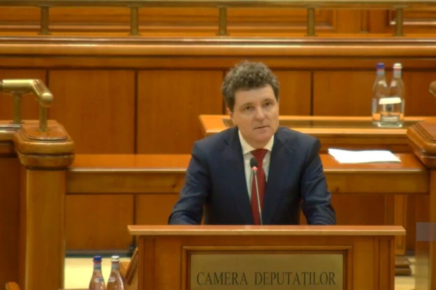 Nicușor Dan își începe oficial cariera în Parlament, preluând mandatul de la Ilie Bolojan. 1 nicusor dan a depus juramantul in parlament a preluat oficial mandatul de la ilie bolojan video 68343536c99c8