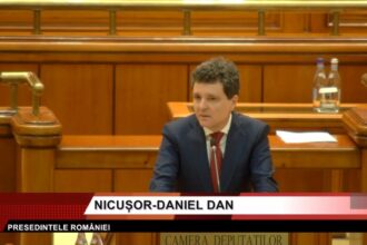 nicusor dan a depus juramantul si este al 5 lea presedinte al romaniei de dupa revolutie iohannis singurul fost presedinte absent nemotivat parlamentarii sos s au intors cu spatele la investire a 6834435fa33d9