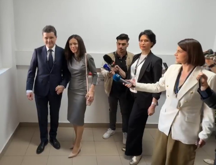 Nicușor Dan: „Am ales să susțin oameni modesti, onesti și harnici, care nu au avut parte de reprezentare până acum” 1 nicusor dan am votat pentru multi oameni tacuti cinstiti si muncitori pe care nu i a reprezentat nimeni pana acum video 681715561b000