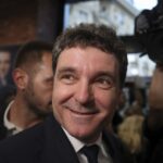 Nicușor Dan, întâlnire cu susținătorii: Activitatea voastră din ultimele săptămâni a fost impresionantă, ați înfruntat provocări uriașe și ați avut tăria să continuați / Admirăm profund pe cei care au ales un alt drum. 3 nicusor dan baie de multime ce ati facut voi in aceste saptamani a fost extraordinar v ati confruntat cu valuri de ura si ati avut curajul sa mergeti inainte intregul nostru respect pentru cei ca 682a58f617511