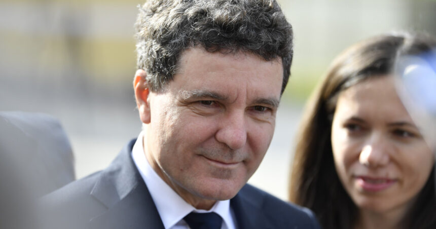 Nicușor Dan, noul președinte al României: Ceremonia de învestire se desfășoară la Palatul Parlamentului, începând cu ora 12:00. 1 nicusor dan devine oficial presedintele romaniei ceremonia de investire are loc de la ora 1200 la palatul parlamentului 6833fedc50baf
