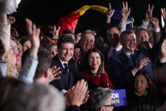 nicusor dan este in sarcina noastra a tuturor sa luptam pentru o singura romanie nu pentru doua romanii va veni o perioada dificila va rog speranta si rabdare video 682a2c77a275c