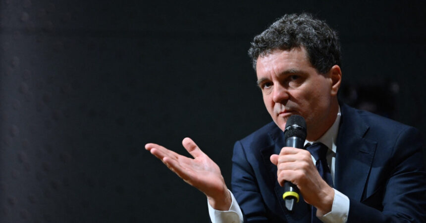 Nicuşor Dan, în faţa tinerilor universitari: „În multe situaţii, statul oscilează între neglijenţă şi capturare. Este esenţială implicarea activă a societăţii.” 1 nicusor dan in fata studentilor in multe locuri statul este de la neglijent pana la capturat e nevoie de presiunea societatii 6831897b8ed9d
