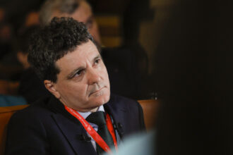 nicusor dan romania nu isi permite sa vorbeasca de alegeri anticipate si despre calin georgescu prim ministru 681b7941ba857