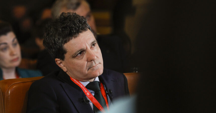 Nicuşor Dan: România nu poate să își permită discuții despre alegeri anticipate și despre Călin Georgescu în fruntea guvernului 1 nicusor dan romania nu isi permite sa vorbeasca de alegeri anticipate si despre calin georgescu prim ministru 681b7941ba857