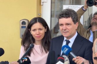 nicusor dan voteaza in aceasta dimineata in fagaras orasul natal azi romania isi alege viitorul nu pentru cinci ani ci pentru mai mult 6829790e7068c