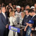 Nicușor Dan: „Îi sunt recunoscător tuturor celor care m-au sprijinit și miilor de cetățeni generoși care au contribuit din resursele lor” 2 nicusor dan vreau sa multumesc personalitatilor publice care m au sustinut si miilor de oameni care mi au donat din buzunarele lor video 6817b36383952
