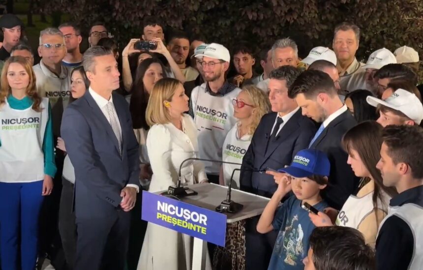 Nicușor Dan: „Îi sunt recunoscător tuturor celor care m-au sprijinit și miilor de cetățeni generoși care au contribuit din resursele lor” 1 nicusor dan vreau sa multumesc personalitatilor publice care m au sustinut si miilor de oameni care mi au donat din buzunarele lor video 6817b36383952