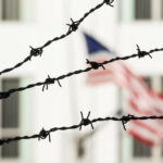 Tragedie în SUA: Nouă imigranți își pierd viața în detenție după revenirea lui Donald Trump la conducere 2 noua imigranti au murit in detentie in sua dupa intoarcerea lui donald trump la casa alba 68259bde66ef6