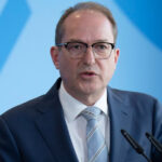 Guvernul german impune măsuri stricte poliției de frontieră pentru a limita afluxul migranților la granițe 2 noul guvern german a ordonat politiei de frontiera sa respinga la granite majoritatea migrantilor 681ba9966b756