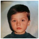 Nimeni nu s-ar fi gândit că acest actor a fost un mic hoț de rujuri! „Încaltam tocurile mamei și mă jucam în fața oglinzii” 2 nu ai sa ghicesti cine e actorul care in copilarie fura rujul mamei puneam tocurile mamei si ma jucam prin oglinda video exclusiv 6836fc0dcc408