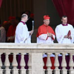 Cele mai populare nume purtate de papi: Leon, o alegere a noului suveran pontif 3 numele alese cel mai des de papi printre ele se afla si leon adoptat de noul suveran pontif 681d29b43f843