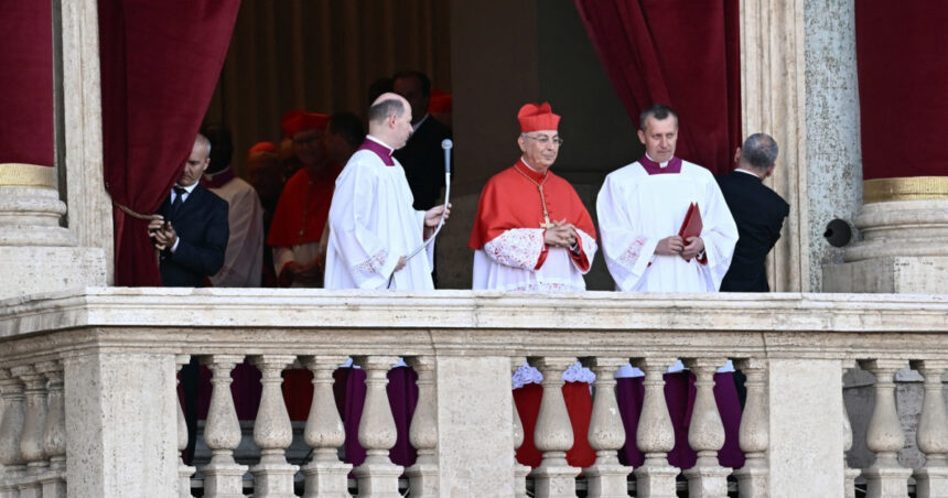Cele mai populare nume purtate de papi: Leon, o alegere a noului suveran pontif 1 numele alese cel mai des de papi printre ele se afla si leon adoptat de noul suveran pontif 681d29b43f843