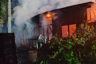 o hala aflata in zona cfr palas distrusa intr un incendiu 682ec1f7884dc