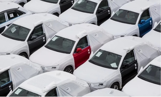 O lună tumultoasă pentru piața auto: vânzările de mașini electrice intră într-o cădere liberă înainte de lansarea Programului Rabla. 1 o noua luna de scadere drastica a pietei auto in asteptarea programului rabla vanzarile de masini electrice s au prabusit 6818b0380a3ba