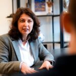 O piatra din Neamț strălucește în fotbalul francez: o româncă de excepție! 2 o romanca din piatra neamt este una dintre cele mai importante persoane din fotbalul francez 6835870c1dc35