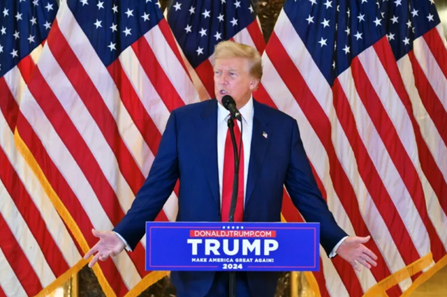 Propunerea surprinzătoare a lui Trump pentru imigranți: 1.000 de dolari pentru cei care aleg să se întoarcă acasă! "O acțiune fără precedent în istorie." 1 oferta trump pentru migranti 1 000 dolari daca te autodeportezi cea mai mare operatiune de masa din istorie 6819078a52201