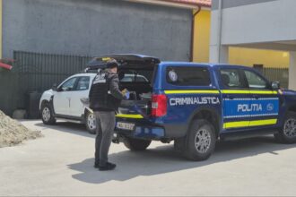 oficial de la ipj constanta un minor a fost ranit dupa ce a cazut de pe turla bisericii sfantul nectarie din cartierul medeea 6821cf32b9293