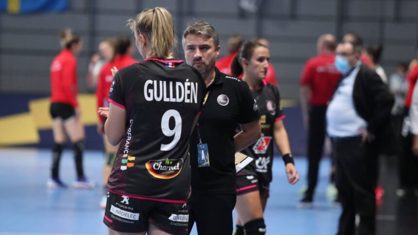 Un nou capitol pentru Rapid: Echipa de handbal feminin își întâmpină antrenorul! 1 oficial rapid are un nou antrenor la handbal feminin 6821cb1e295ce