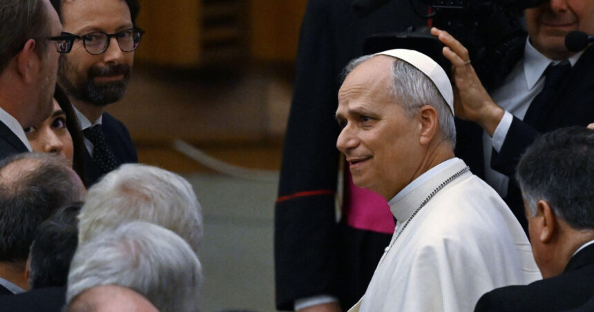 Papa Leon al XIV-lea își propune să îmbunătățească legăturile cu comunitățile evreiești: „Promit să sprijin dialogul” 1 papa leon al xiv lea vrea relatii mai bune cu comunitatile evreiesti ma angajez sa intaresc dialogul 68231ab63ea85