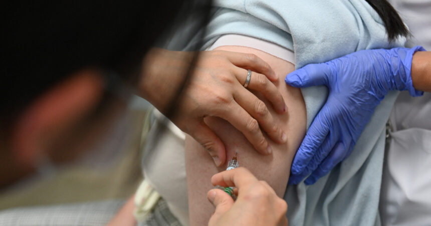 Partidul SOS România denunță vaccinul HPV ca fiind „o măsură riscantă”. Moțiune inițiată în Senat împotriva lui Alexandru Rafila 1 partidul sos romania considera vaccinul hpv drept o politica periculoasa motiune depusa in senat impotriva lui alexandru rafila 681cfee51dd60