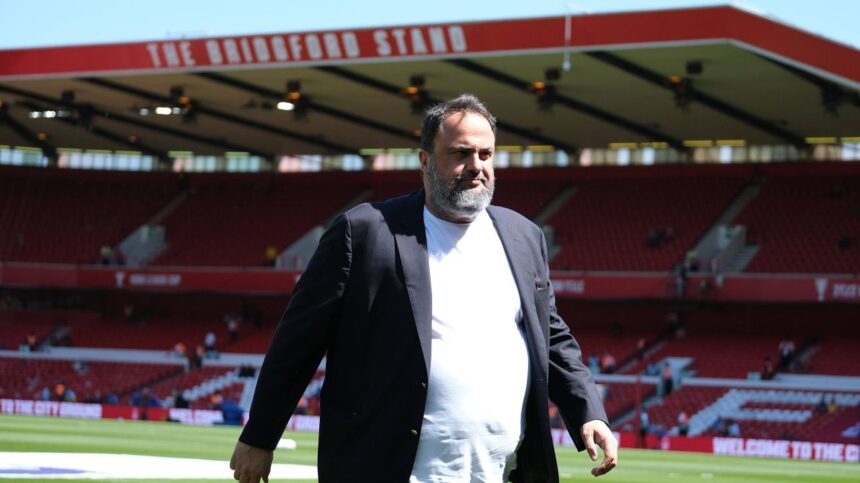 Șeful lui Nottingham Forest, o reacție surprinzătoare după ce a pătruns pe teren pentru a-l mustra pe antrenor! 1 patronul lui nottingham forest reactie ciudata dupa ce a intrat pe teren pentru a si certa antrenorul 682199d6bf40a