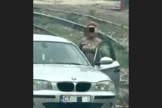 pericol pe calea ferata in judetul constanta o masina a cazut pe sine soferita a scapat la timp 681f4bf29dda2