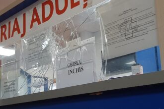politia a intervenit la upu constanta un pacient baut a distrus geamul din triaj ghiseul a fost inchis temporar 6816f5ded57a0