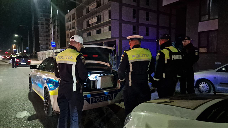 Poliția Rutieră, descoperire neașteptată pe strada Circului din Mangalia! Ce schemă au pus la cale doi tineri pentru a-i înșela pe agenții de circulație 1 politia rutiera surpriza pe strada circului din mangalia cum au incercat doi tineri sa i pacaleasca pe oamenii legii 6832da1c900f9
