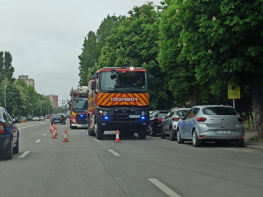 Pompierii militari, MANEVRE DE ANtrenament la Școala 8 din Constanța 1 pompierii militari exercitiu la scoala 8 din constanta 68302ffa34286