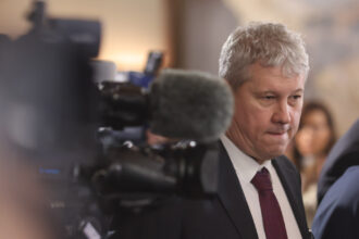 predoiu despre formarea guvernului cu cat mai repede cu atat mai bine trebuie luate masuri rapide pentru corectarea deficitului 68397d0064635